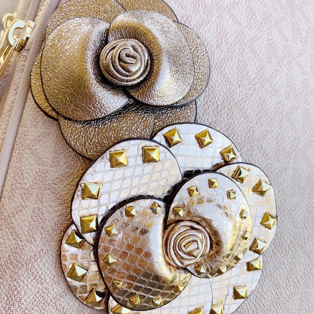 Gaby’sBags👜💕-NWTZ Michael Kors Backpack flowers - Picture 5 of 8